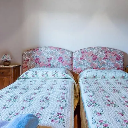 Sleeps 6 * Palazzone